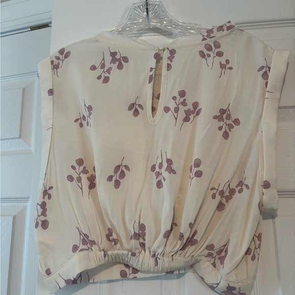 NWT women’s floral top. Size M - Picture 3 of 6
